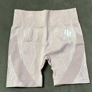 Smoke NWT S biker shorts mauve with white design